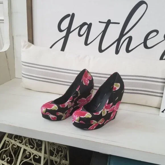Elle Platform Wedges in Floral Motif Size 9.5 - Picture 4 of 12